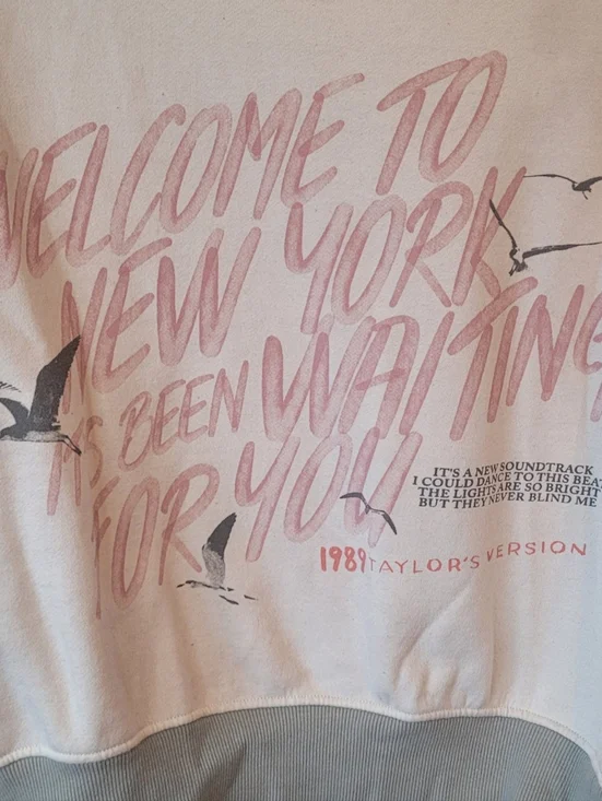 Taylor Swift Cream Welcome To New York 1989 V-Neck Sweatshirt Women's Size S - Picture 4 of 5